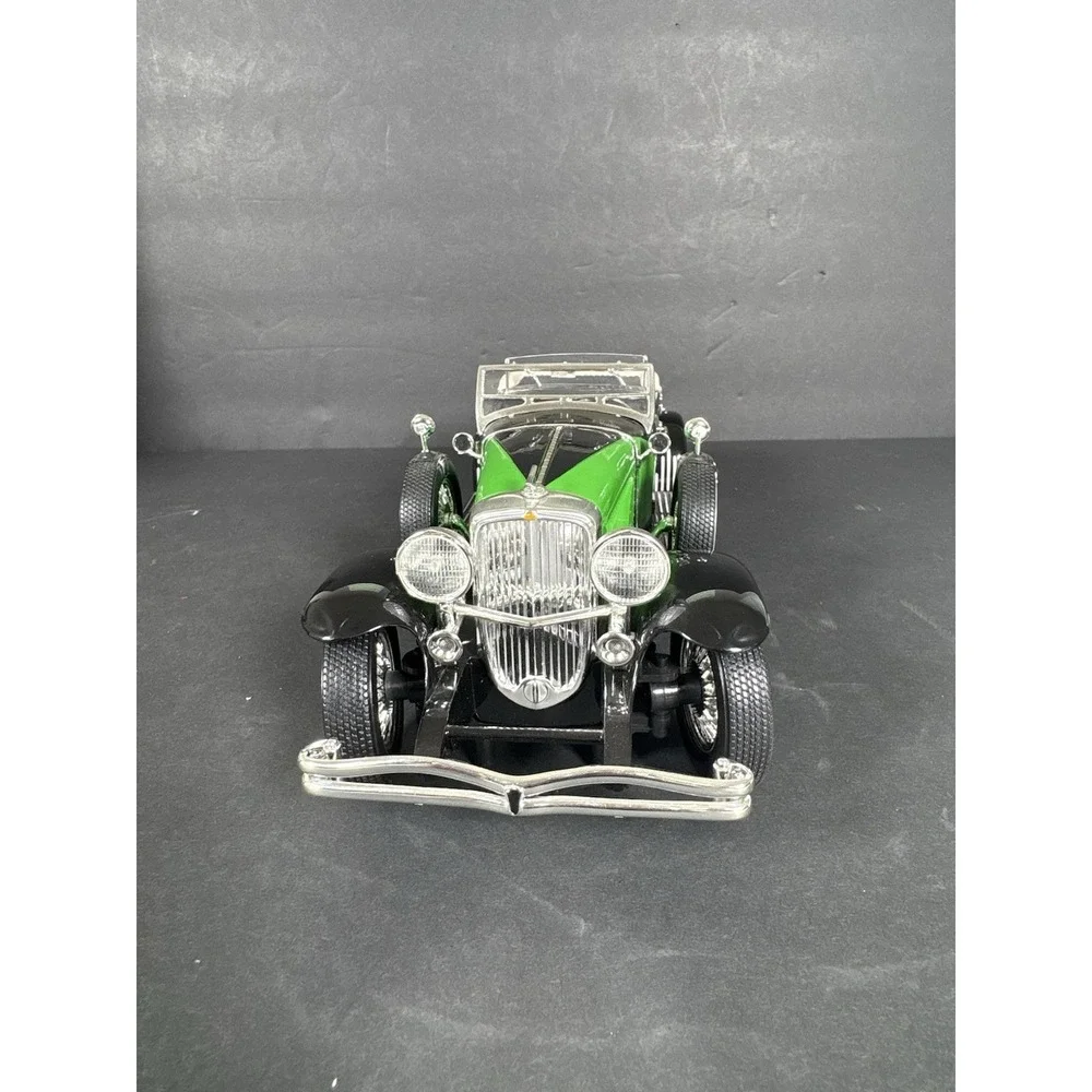 1934 Duesenberg Convertible Green Black 1:18 Signature Models Diecast Car
